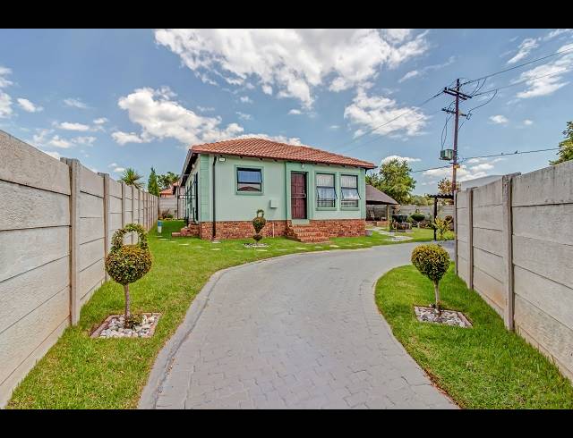 3 BEDROOM FREEHOLD TO LET IN COSMO CITY